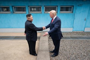 800px-President_Trump_Meets_with_Chairman_Kim_Jong_Un_48162628746[1]